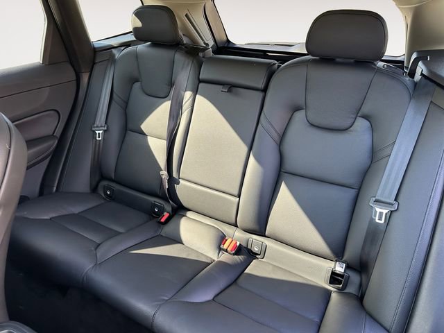 Used 2023 Volvo XC60 B5 Plus w/ Climate Package AWD/4WD image 13