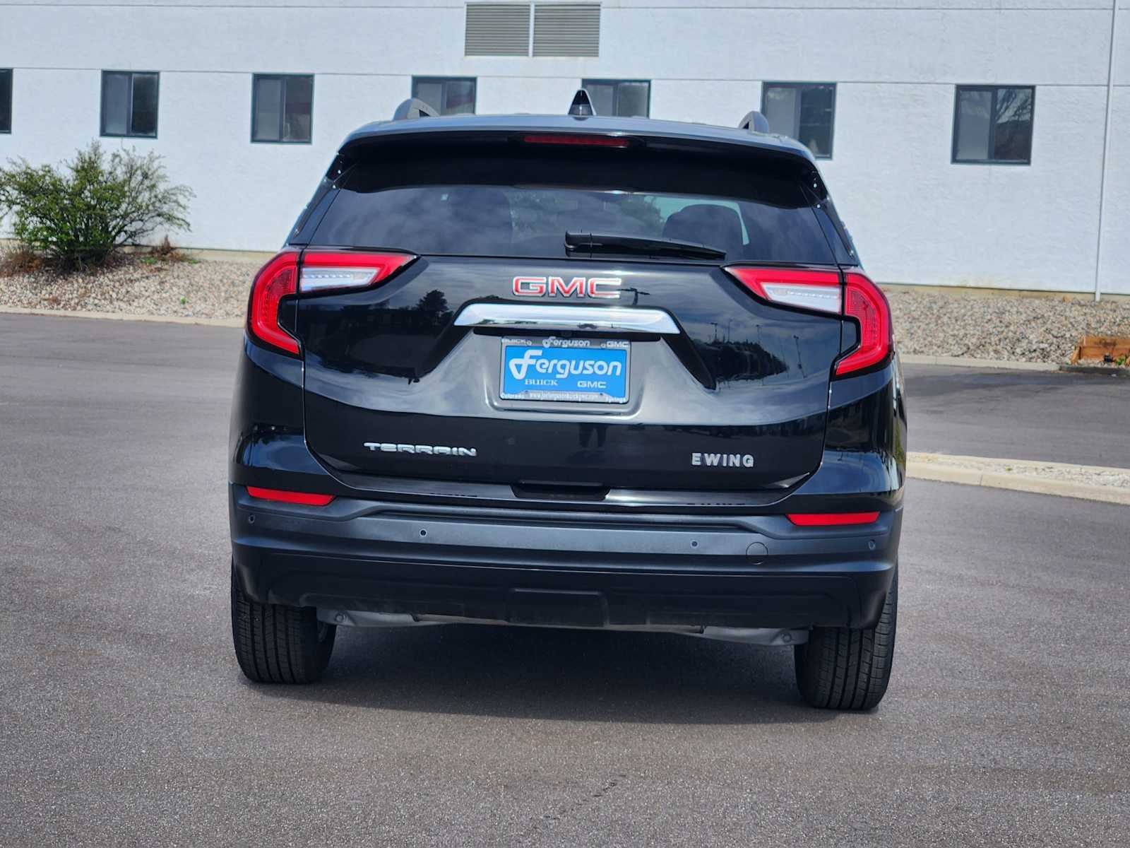 Used 2024 GMC Terrain SLE w/ Driver Convenience Package image 12
