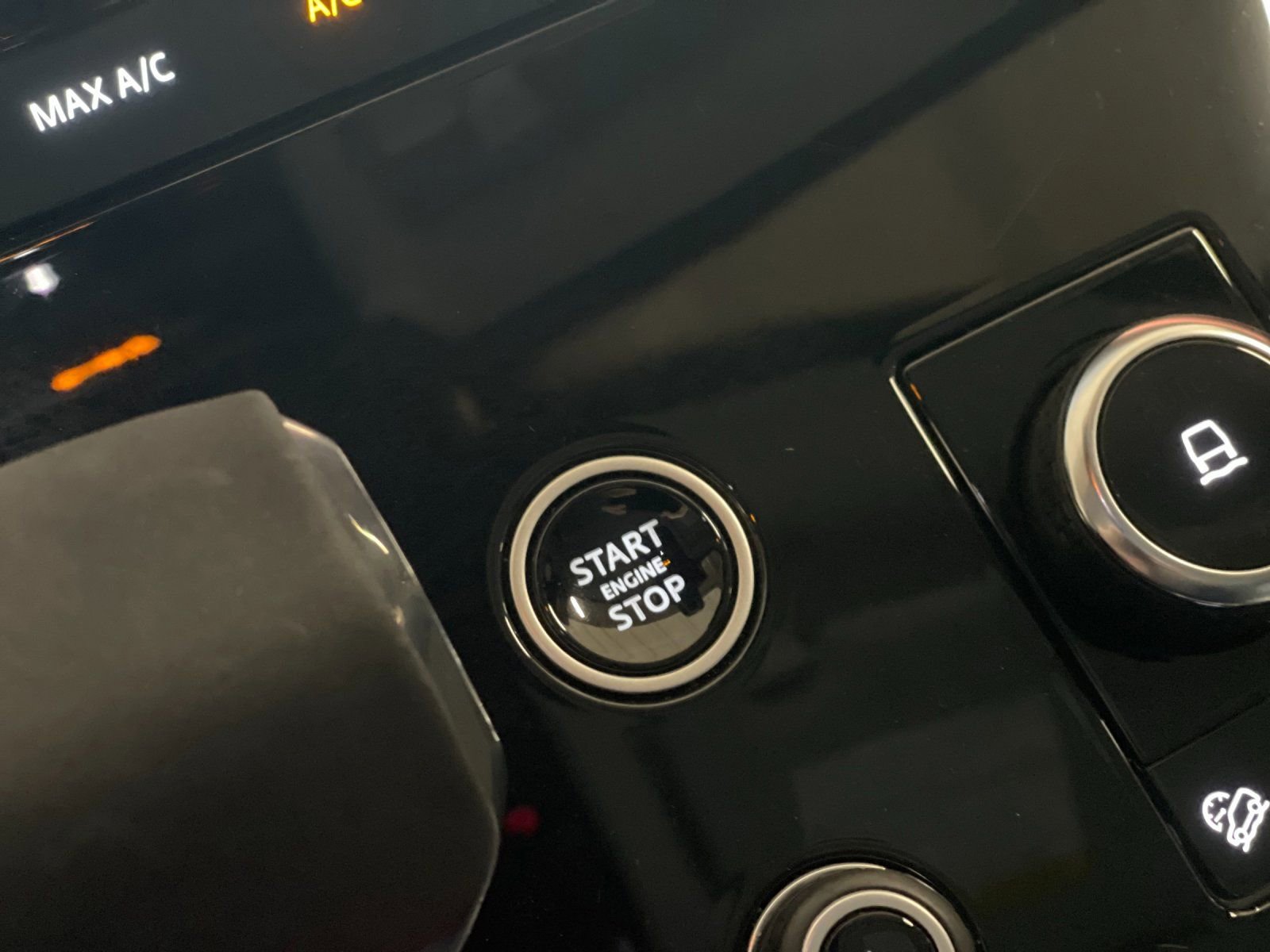 Used 2023 Land Rover Range Rover Sport SE Dynamic image 26