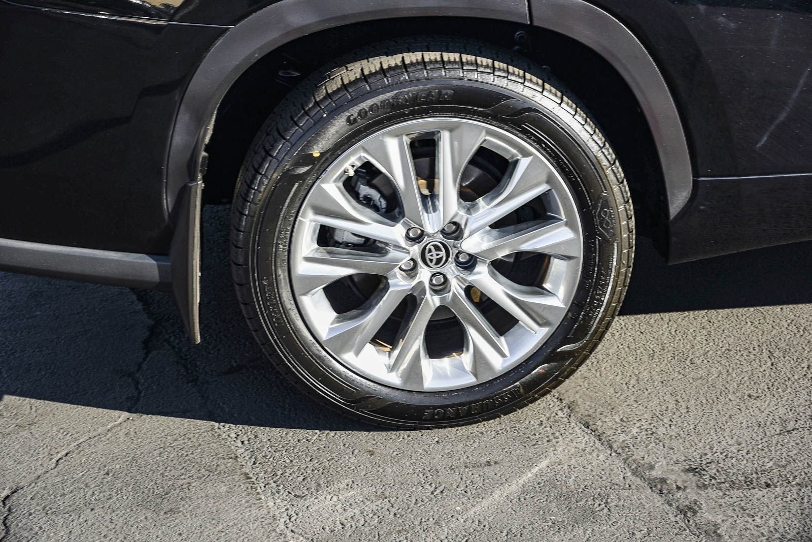 Used 2023 Toyota Highlander Limited image 9