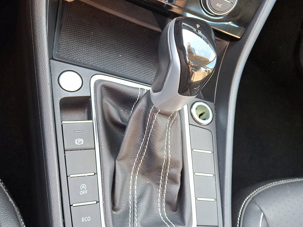 Used 2024 Volkswagen Jetta SE image 27