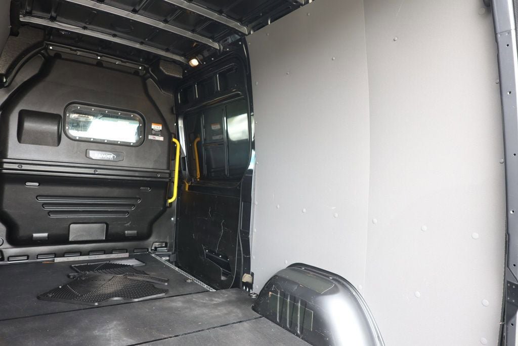 Used 2023 Mercedes-Benz Sprinter 2500 image 21