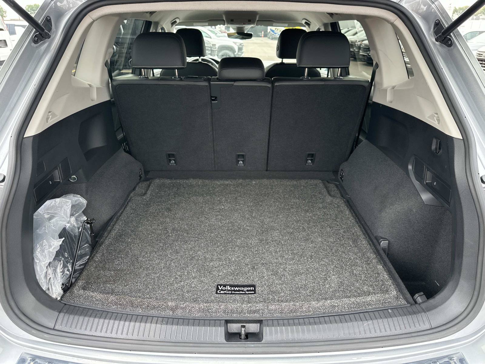 Used 2023 Volkswagen Tiguan SE AWD/4WD image 9