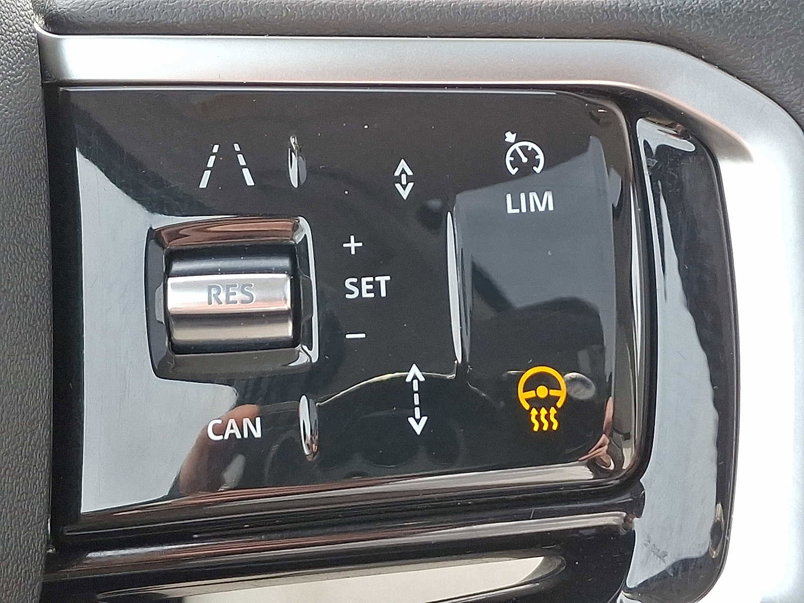 Used 2023 Land Rover Discovery Sport SE image 23