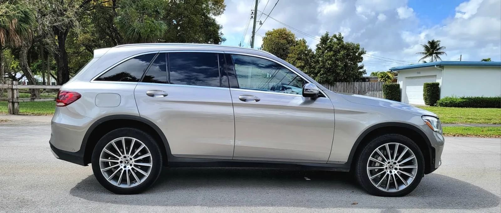 Used 2022 Mercedes-Benz GLC 300 4MATIC w/ AMG Line image 12