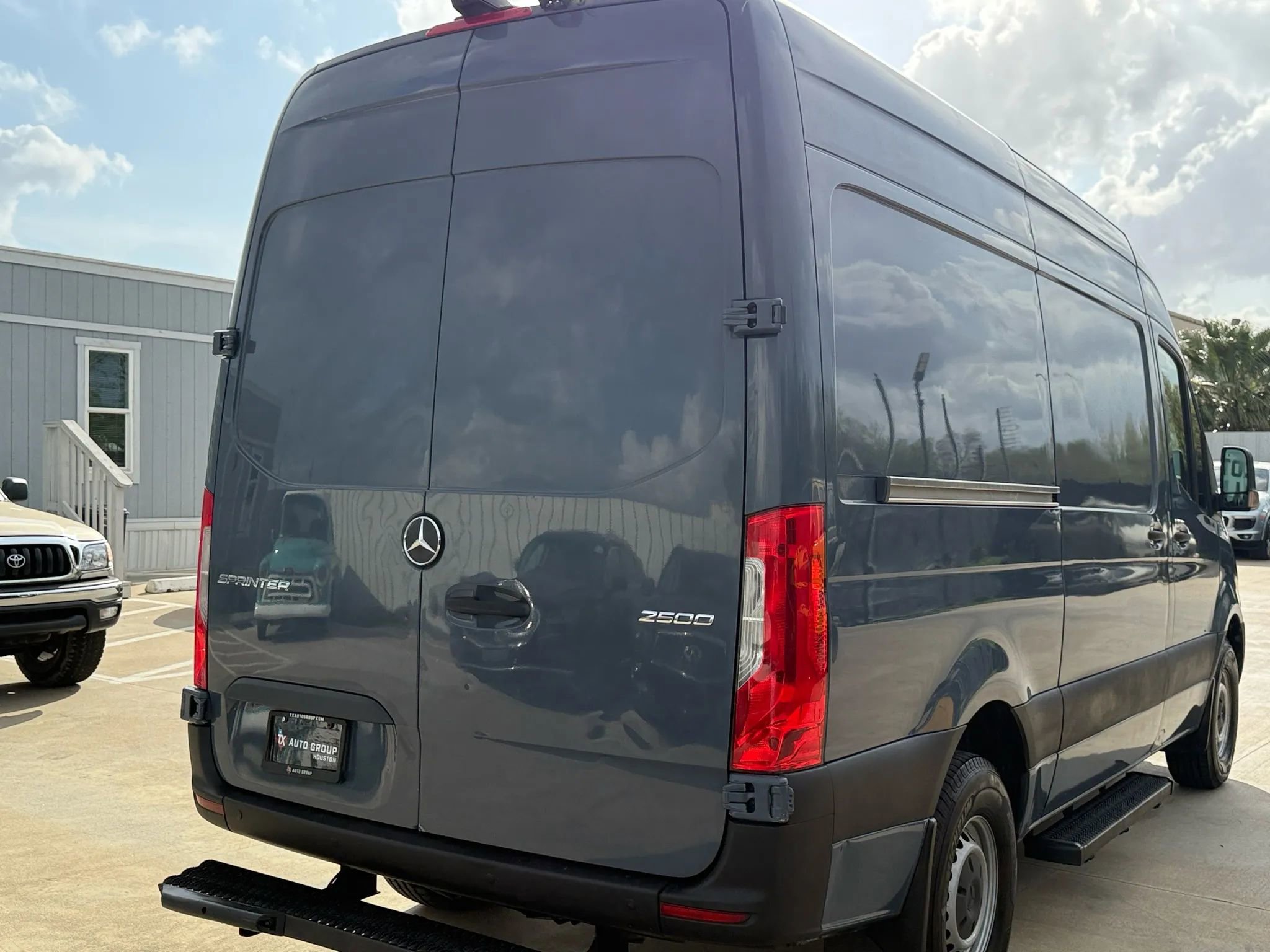 Used 2019 Mercedes-Benz Sprinter 144 image 25