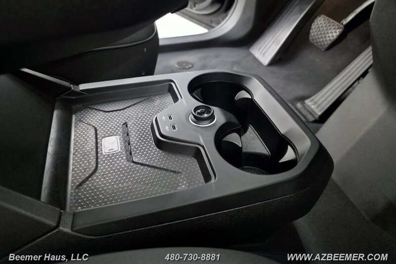 Used 2024 BMW iX xDrive50 w/ Sport Package AWD/4WD image 38