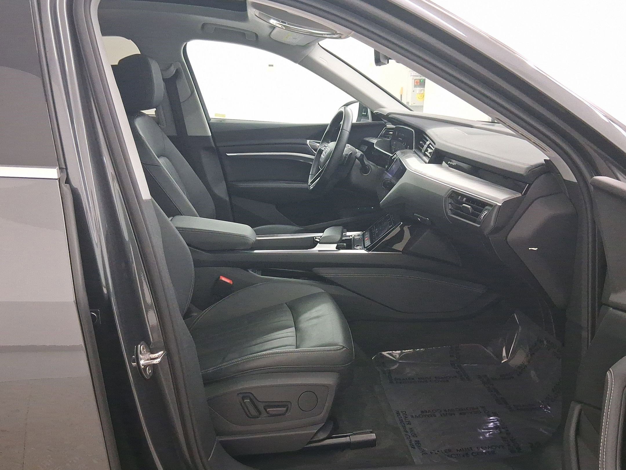 Used 2022 Audi e-tron Premium image 32