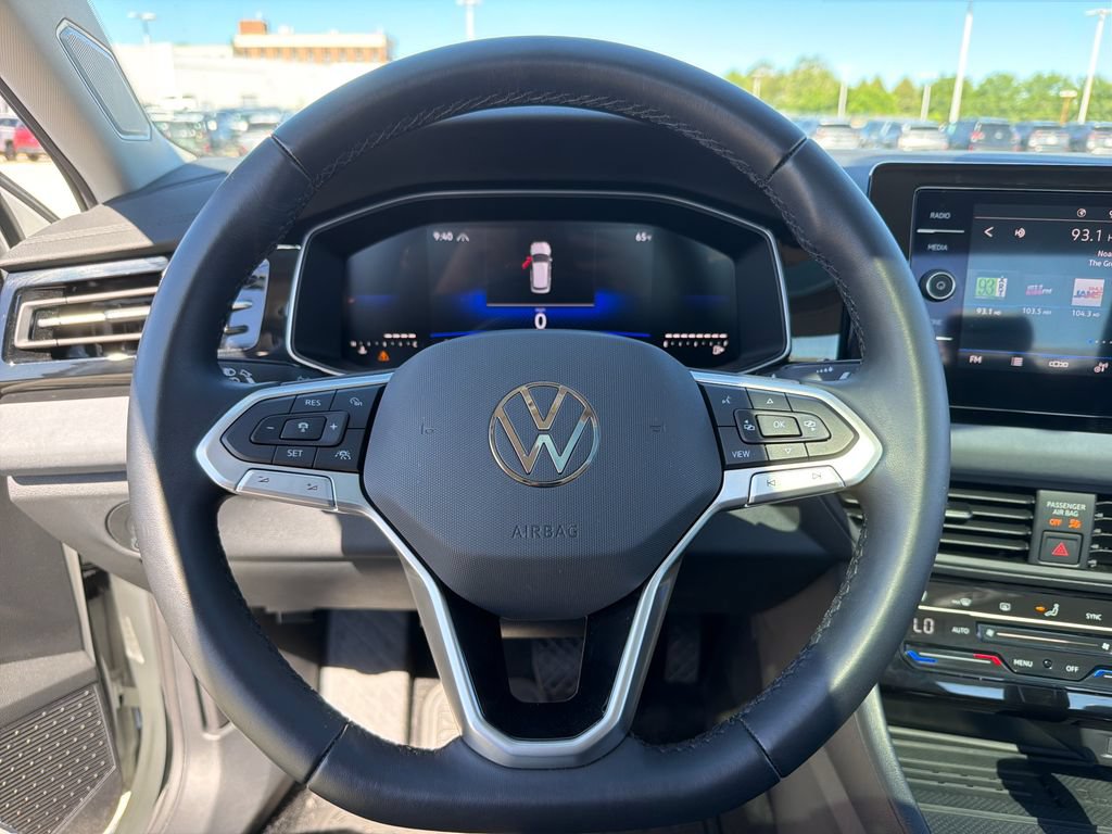 Used 2025 Volkswagen Jetta SE FWD image 11