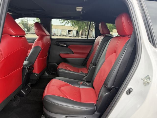 Used 2023 Toyota Highlander XSE AWD/4WD image 29