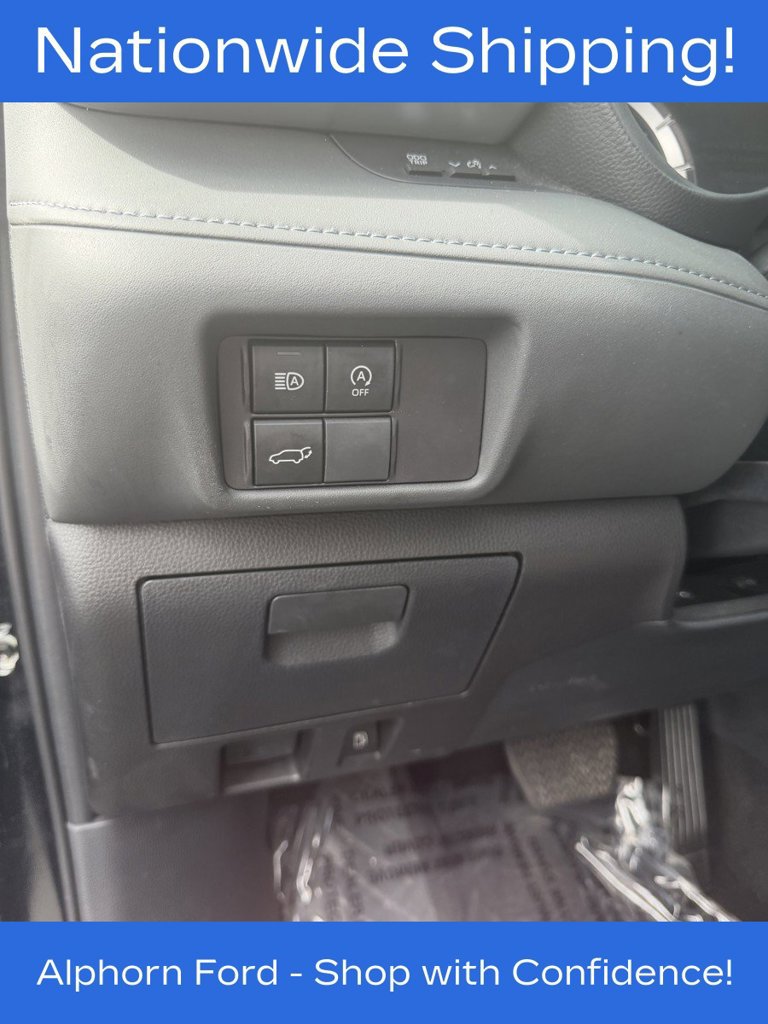 Used 2024 Toyota Highlander LE AWD/4WD image 16
