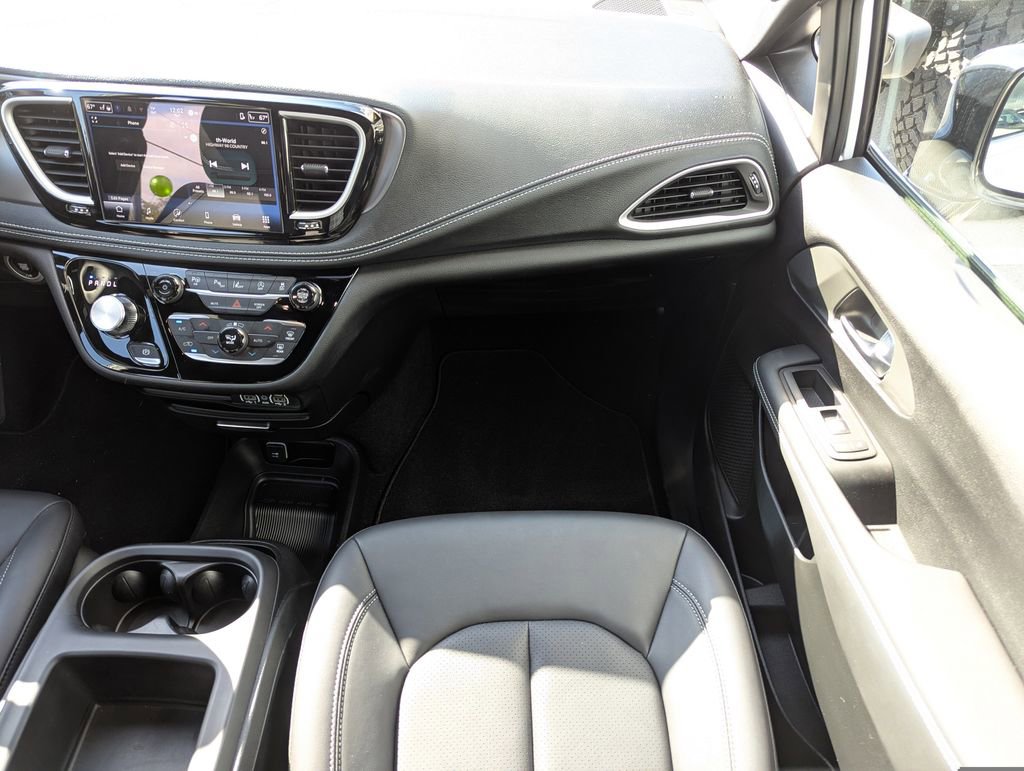 New 2026 Chrysler Pacifica Select FWD image 16
