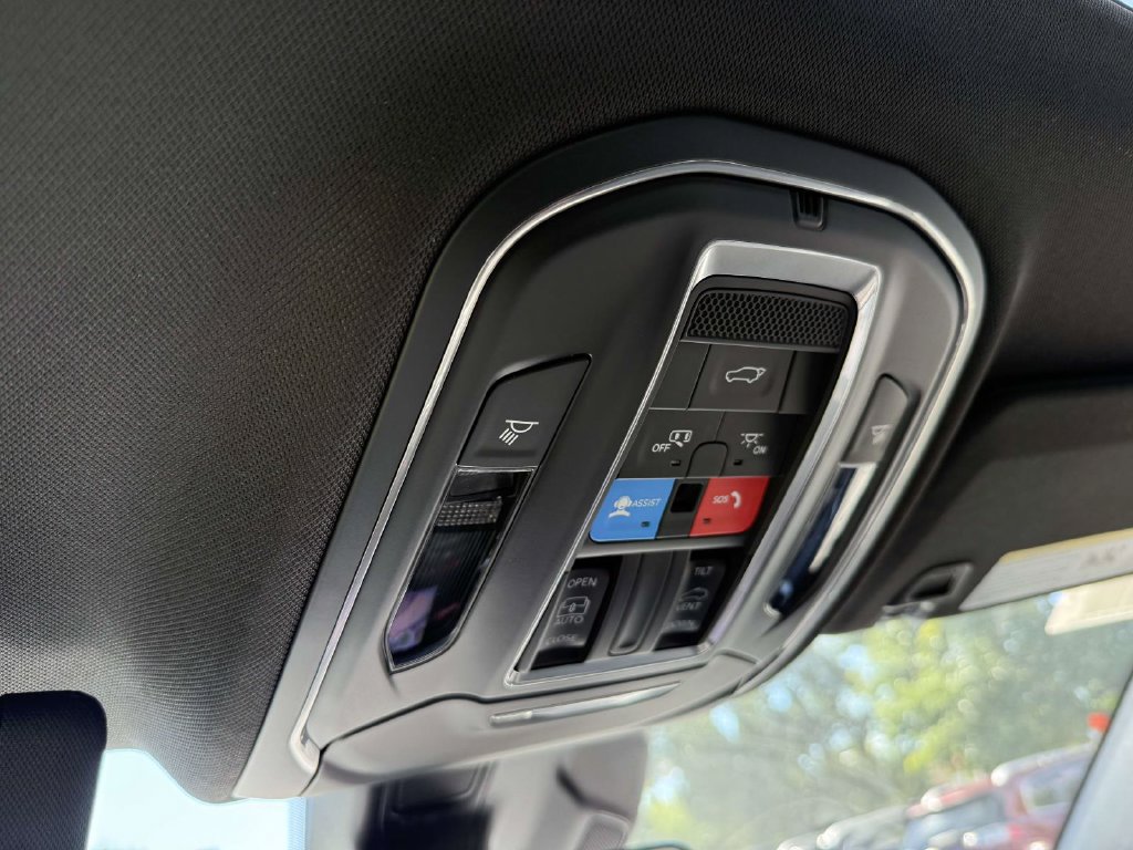 New 2027 Jeep Grand Cherokee Altitude AWD/4WD image 28