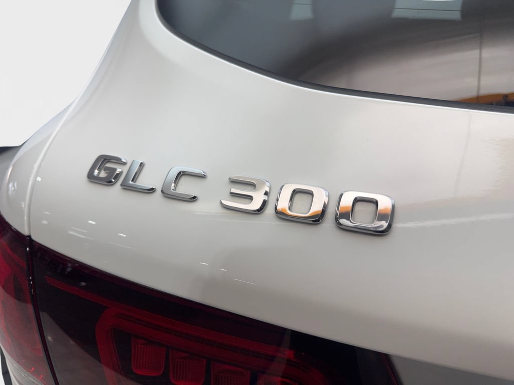 Used 2022 Mercedes-Benz GLC 300 w/ Premium Package Lite image 23