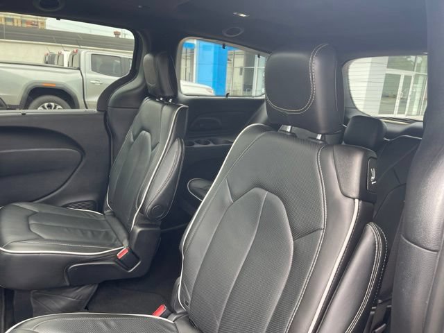 Used 2025 Chrysler Pacifica Limited FWD image 19