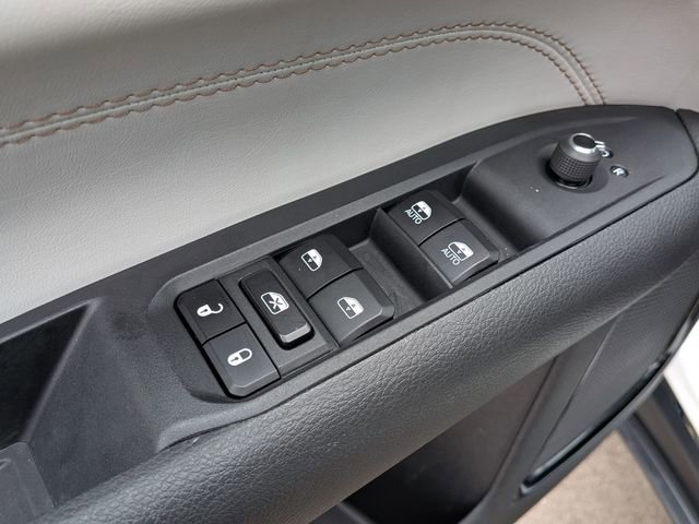 Used 2025 Jeep Compass Limited image 15