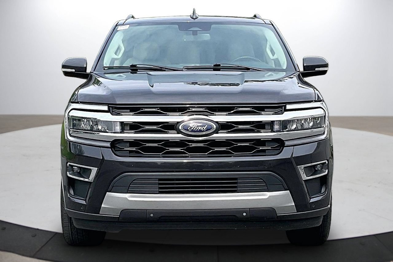 Used 2024 Ford Expedition Limited AWD/4WD image 3