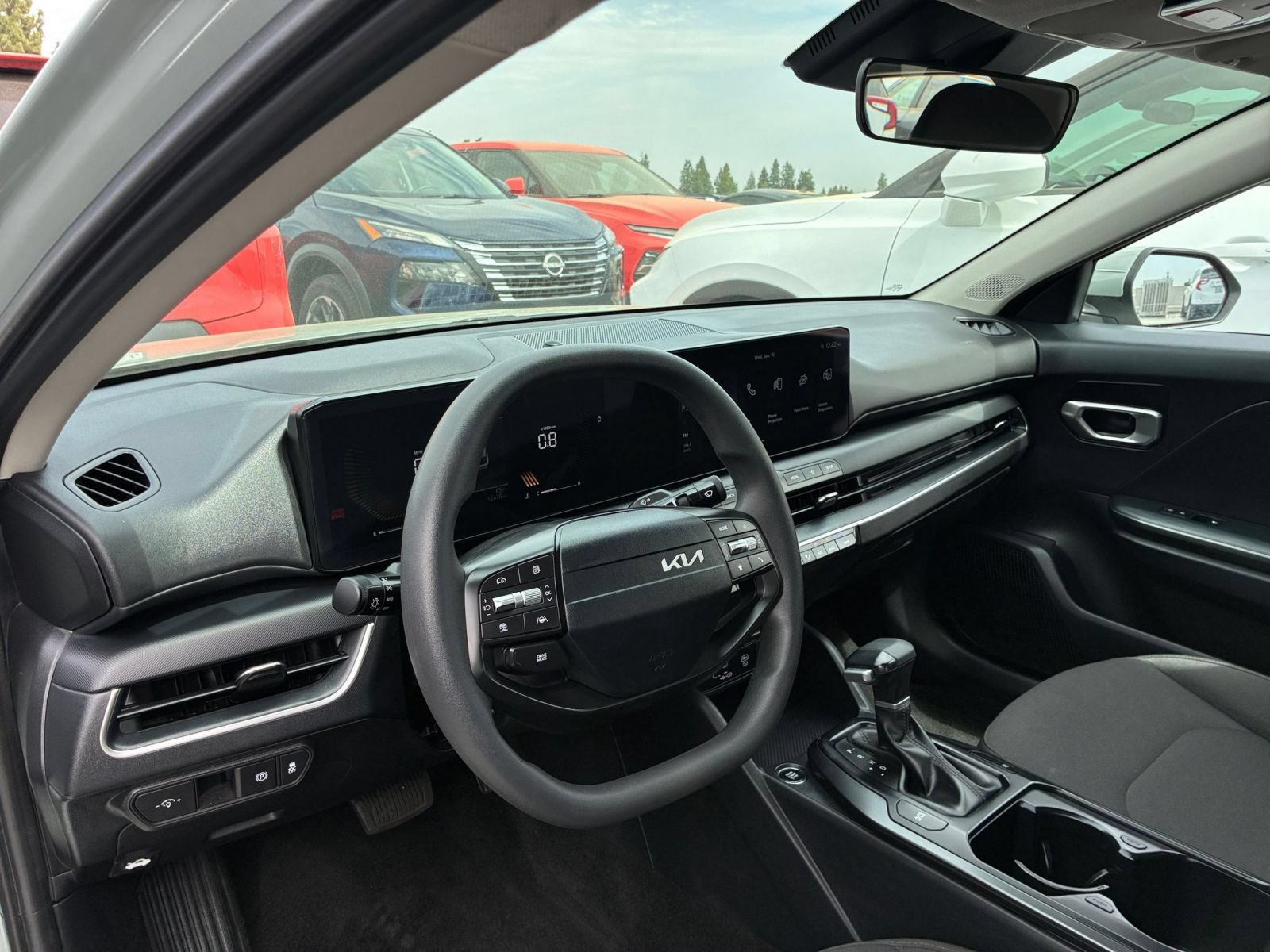 Used 2026 Kia K4 FWD image 32