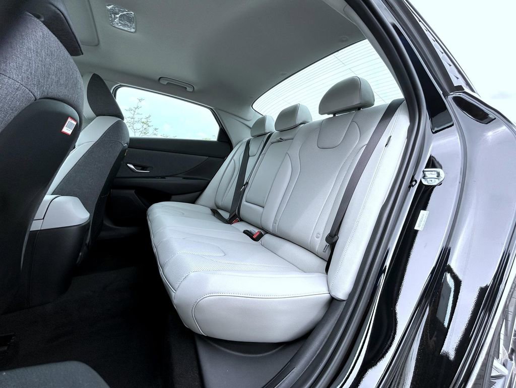 New 2025 Hyundai Elantra Limited image 11