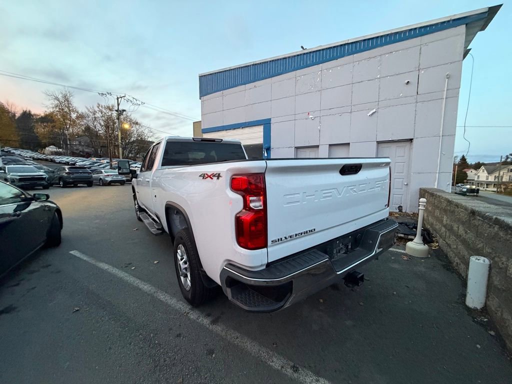 Used 2024 Chevrolet Silverado 2500 LT image 3