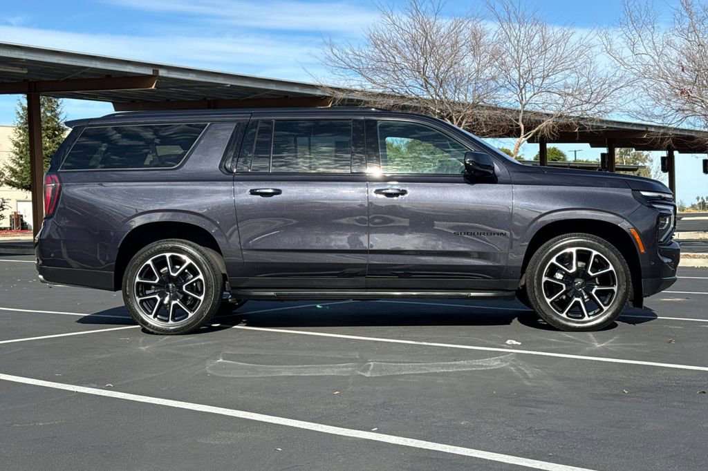 Used 2025 Chevrolet Suburban RST image 10