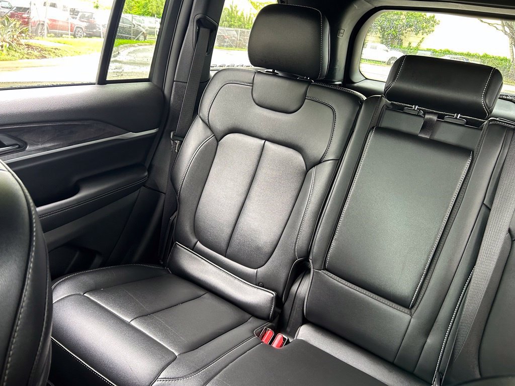 Certified 2025 Jeep Grand Cherokee Limited w/ Black Appearance Package RWD image 13