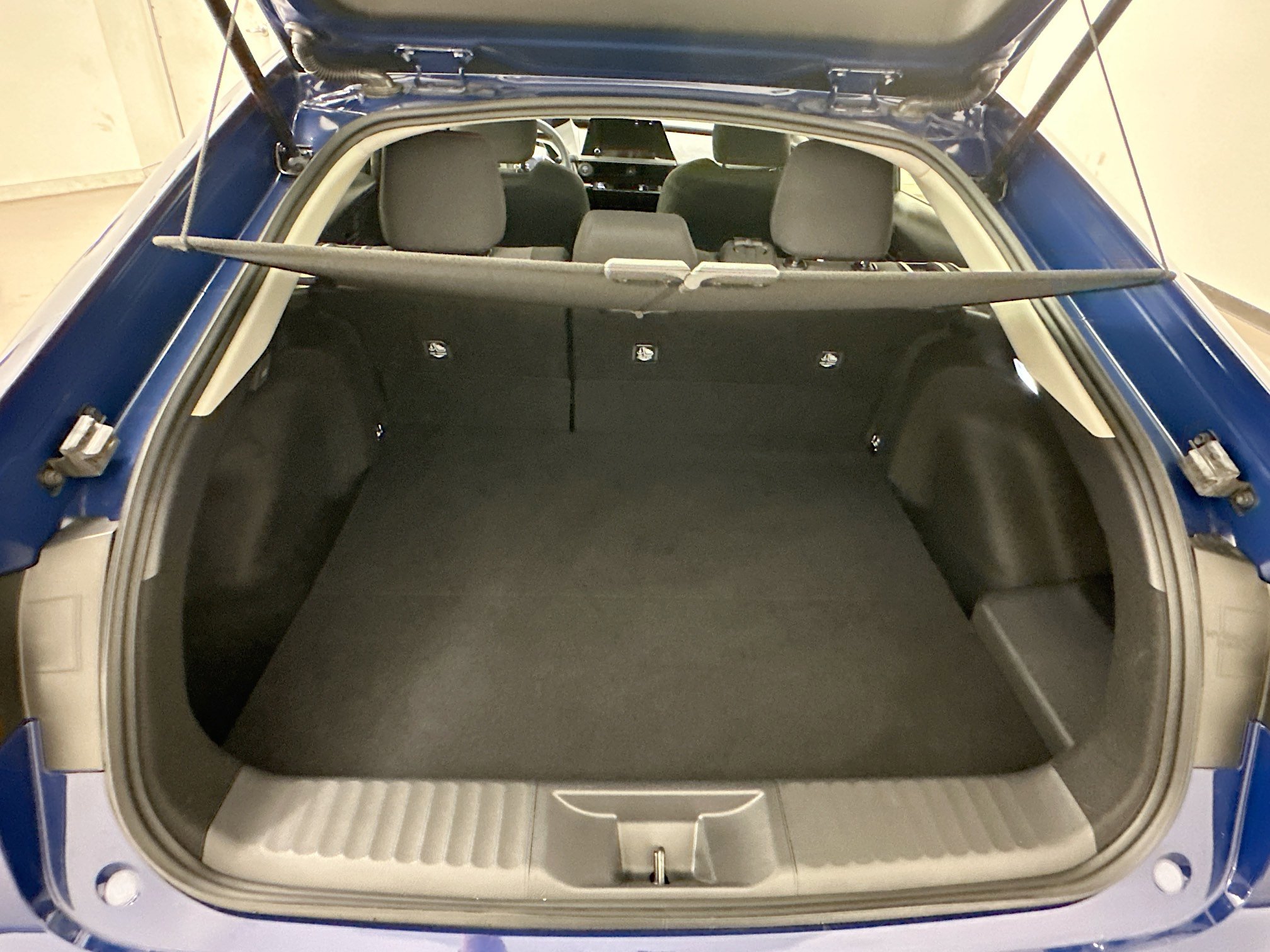 Used 2025 Toyota Prius Plug-In Hybrid image 30