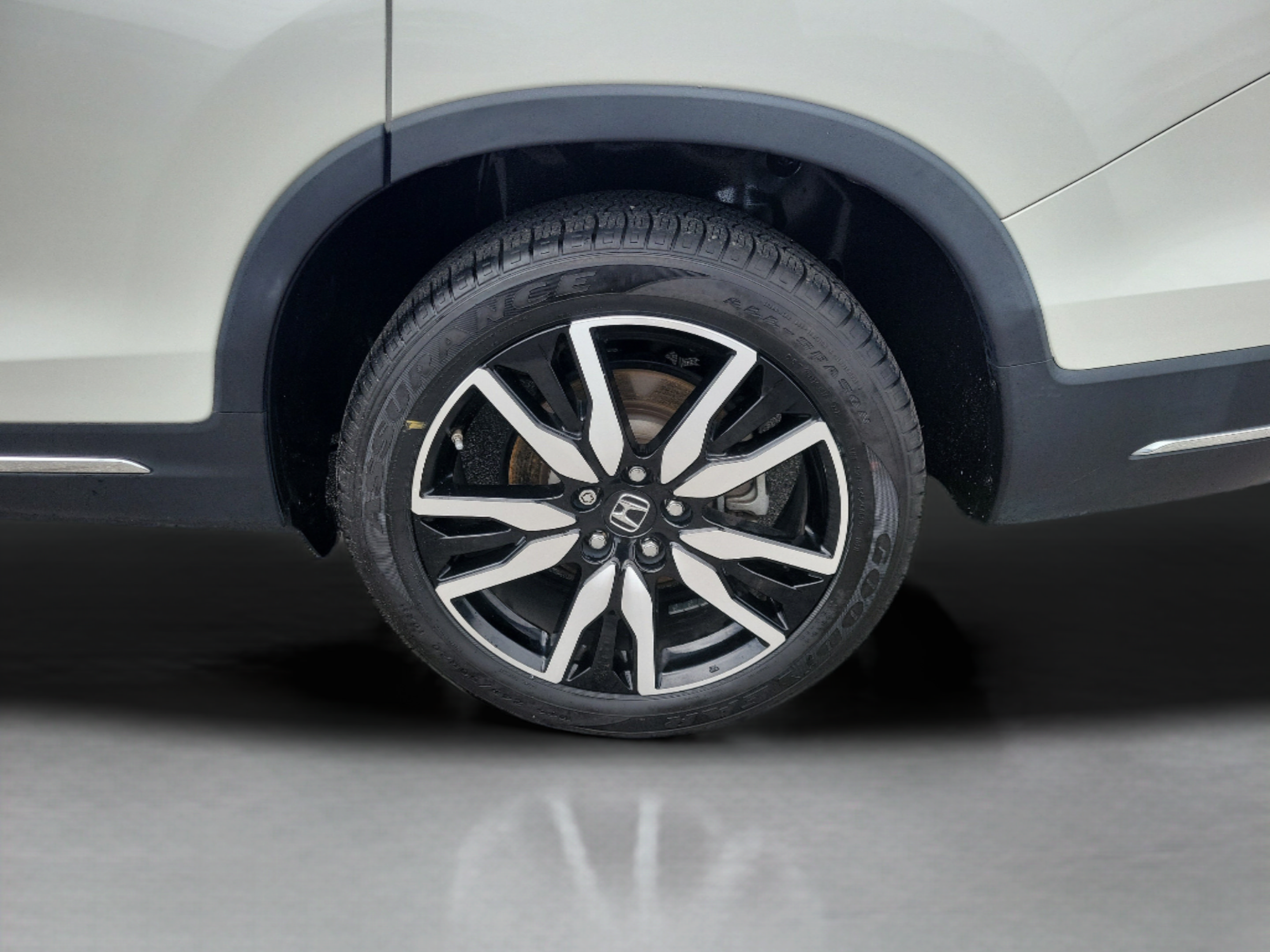 Used 2019 Honda Pilot Touring image 5