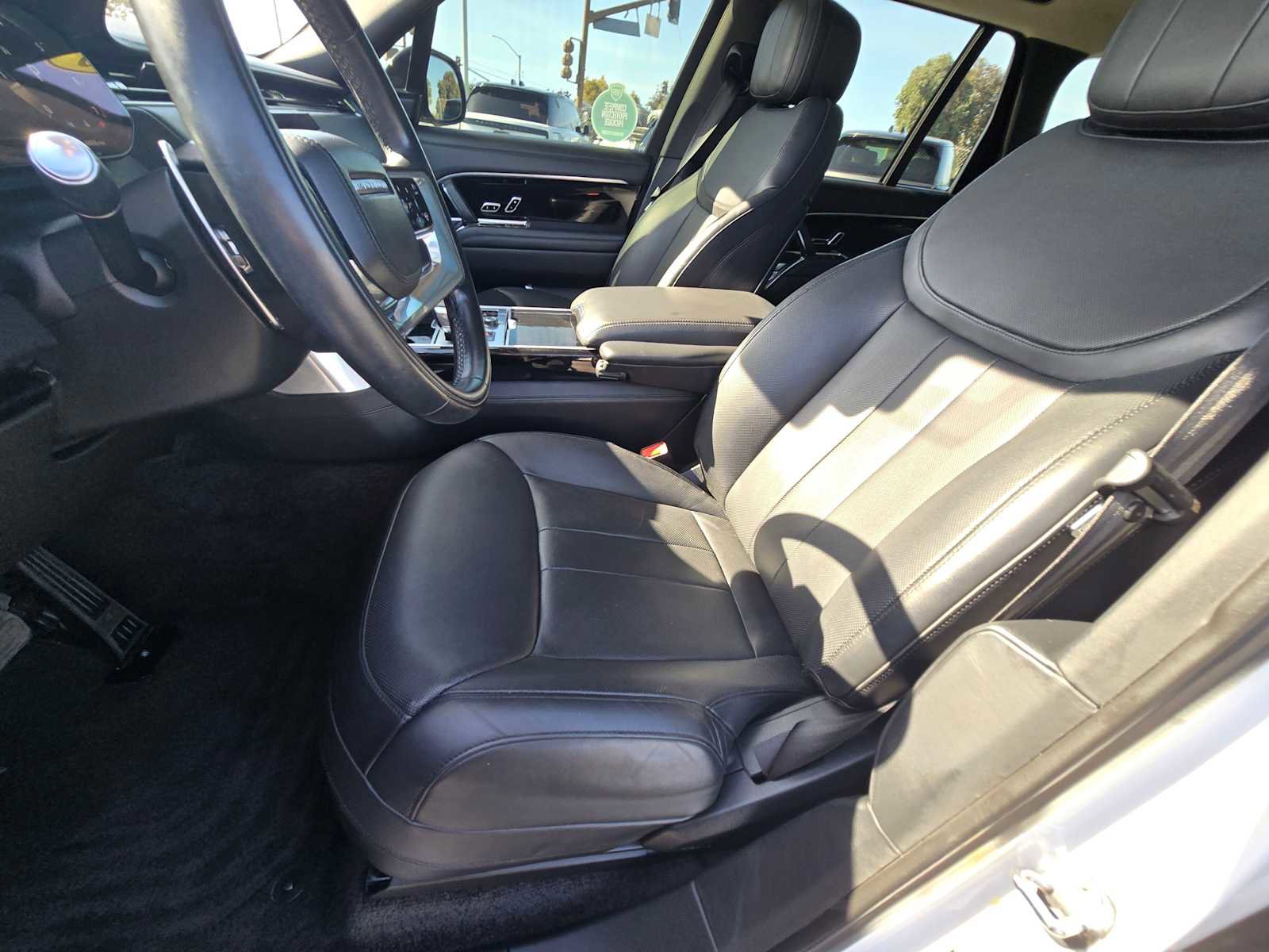 Used 2022 Land Rover Range Rover SE image 25