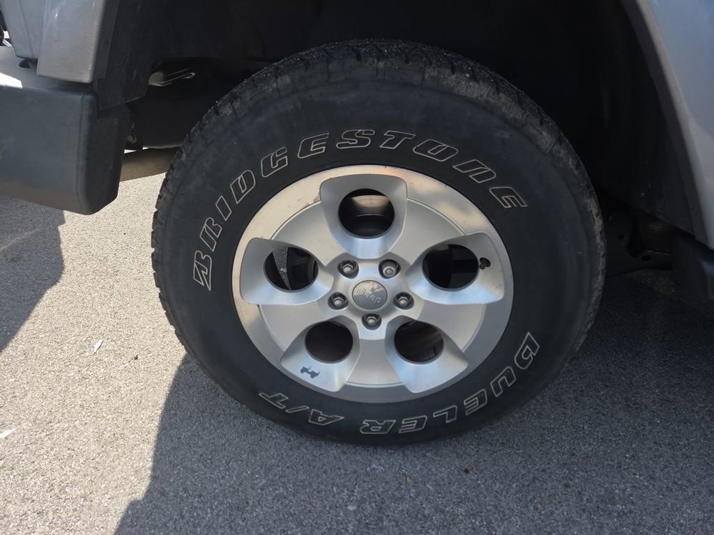 Used 2015 Jeep Wrangler Unlimited Sahara w/ Dual Top Group image 4