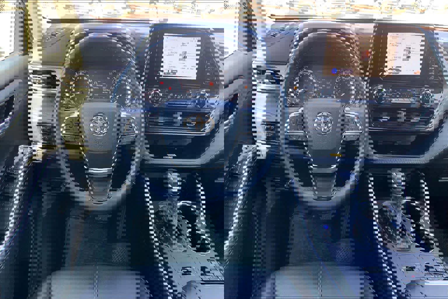 Used 2023 Toyota Highlander XLE image 6