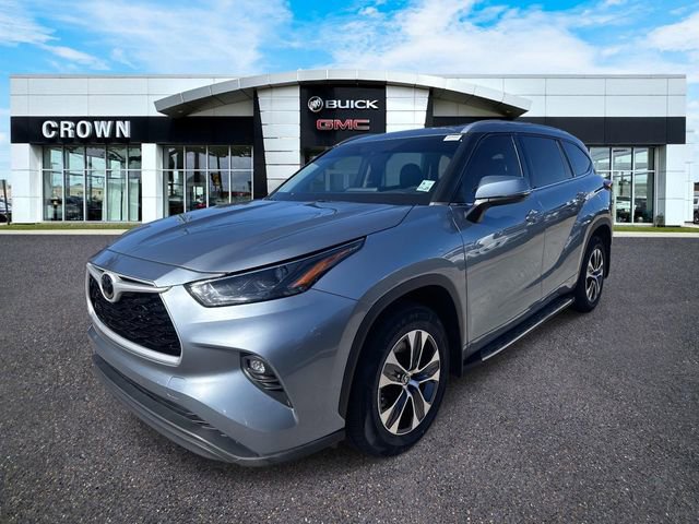 Used 2022 Toyota Highlander XLE image 1