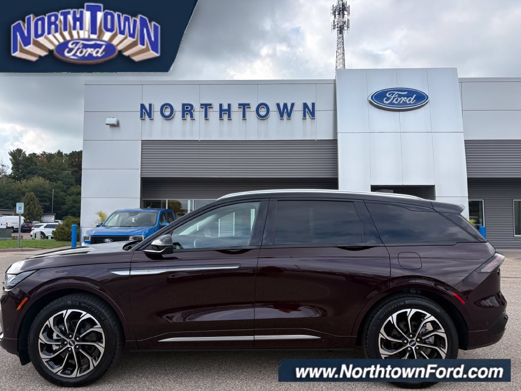 Used 2024 Lincoln Nautilus Reserve w/ Equipment Group 202A AWD/4WD image 1