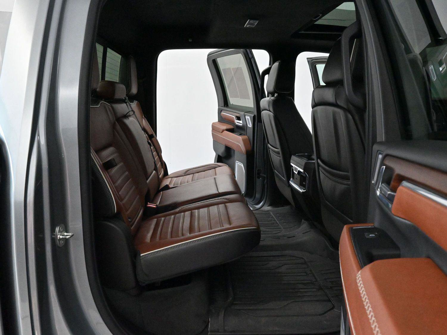 Used 2024 GMC Sierra 2500 Denali Ultimate w/ Max Trailering Package image 34