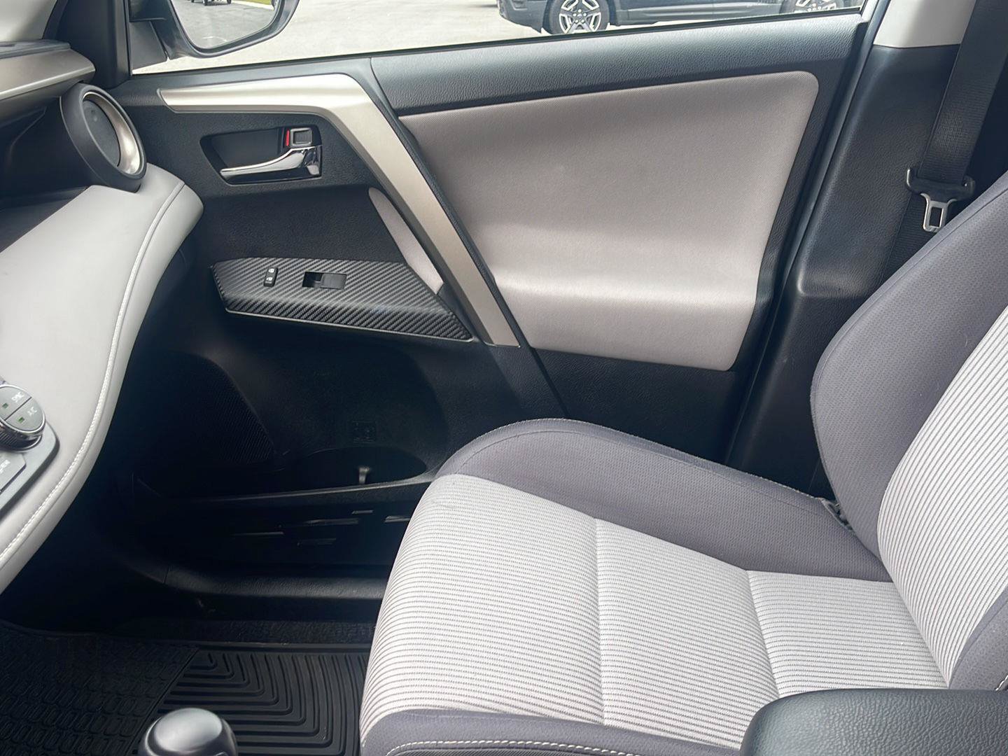 Used 2015 Toyota RAV4 XLE AWD/4WD image 30