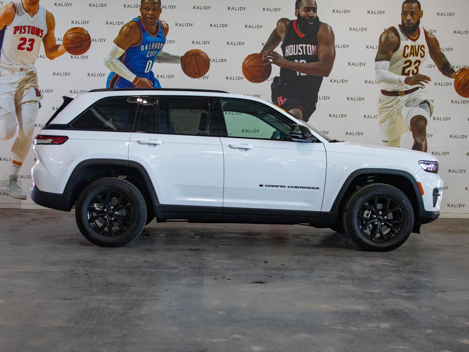 Used 2025 Jeep Grand Cherokee Altitude image 18