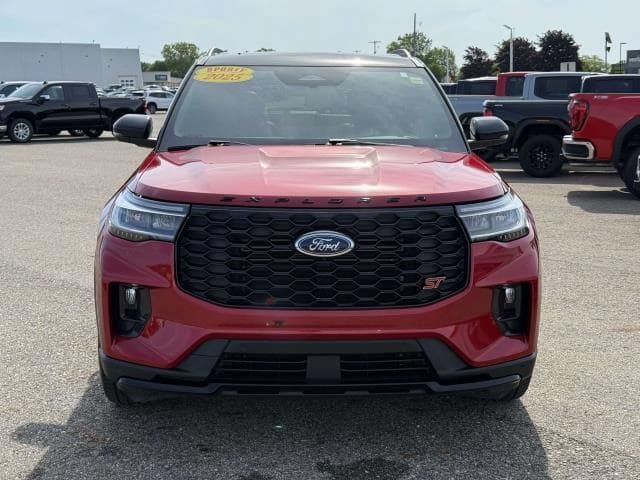 Used 2025 Ford Explorer ST AWD/4WD image 3
