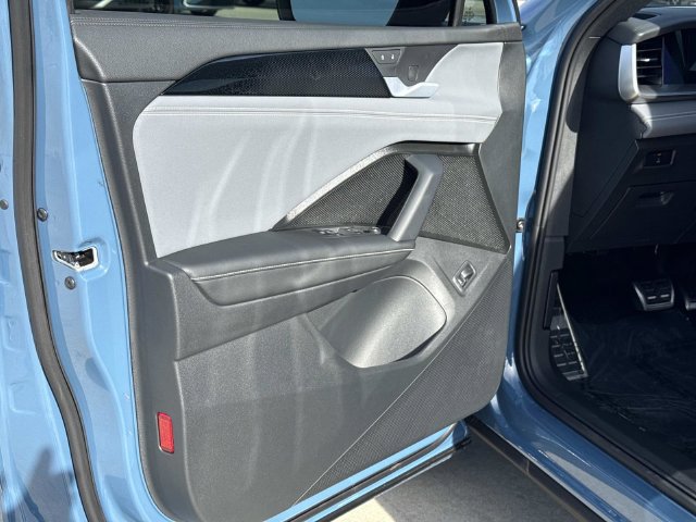 New 2026 Volkswagen Tiguan SE R-Line AWD/4WD image 11