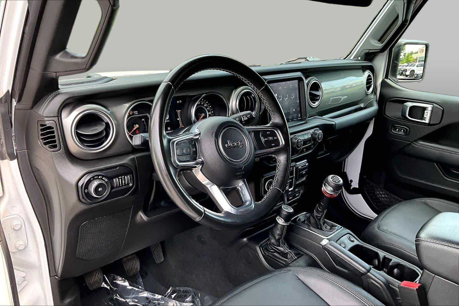 Used 2022 Jeep Wrangler Unlimited Sahara w/ LED Lighting Group AWD/4WD image 16