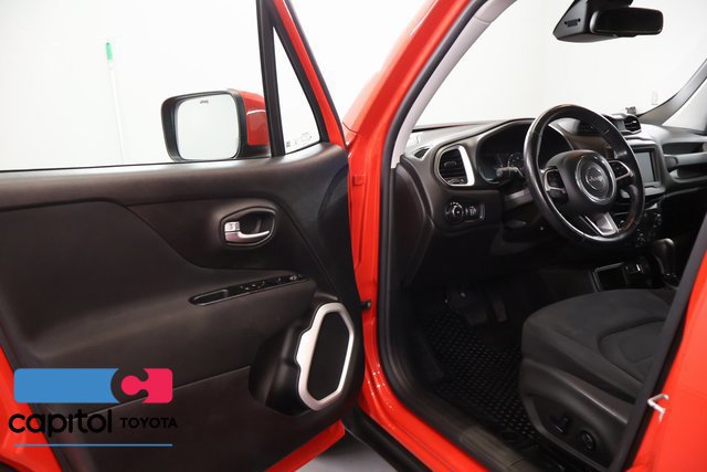 Used 2020 Jeep Renegade Latitude w/ Cold Weather Group FWD image 8
