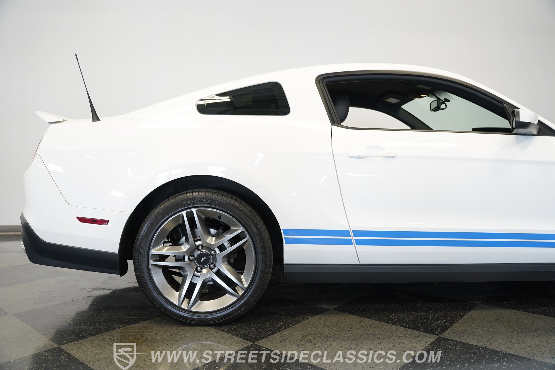 Used 2010 Ford Mustang Shelby GT500 image 30