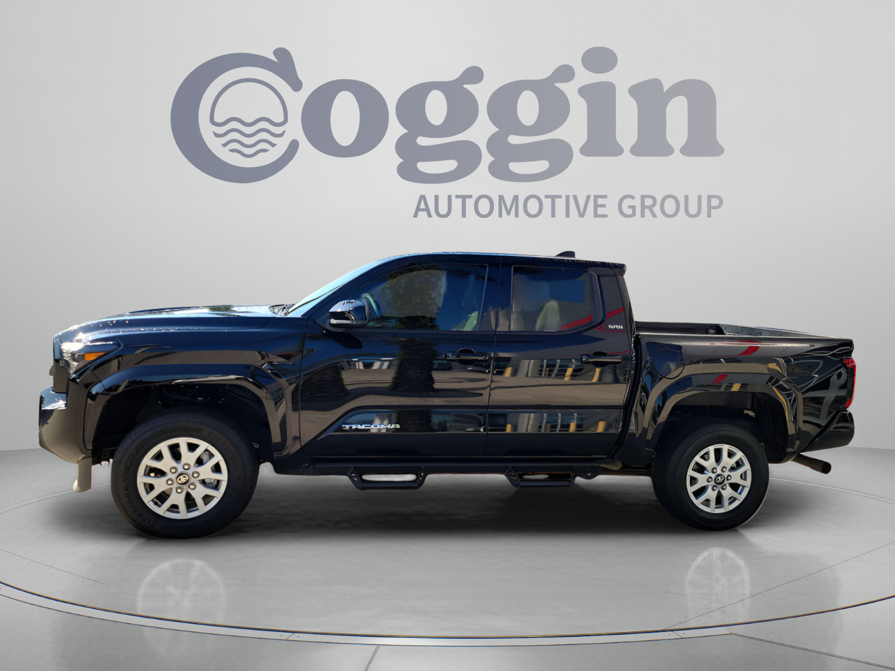 Certified 2025 Toyota Tacoma SR5 AWD/4WD image 3