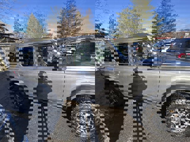 Used 2023 Ford Bronco Badlands image 9