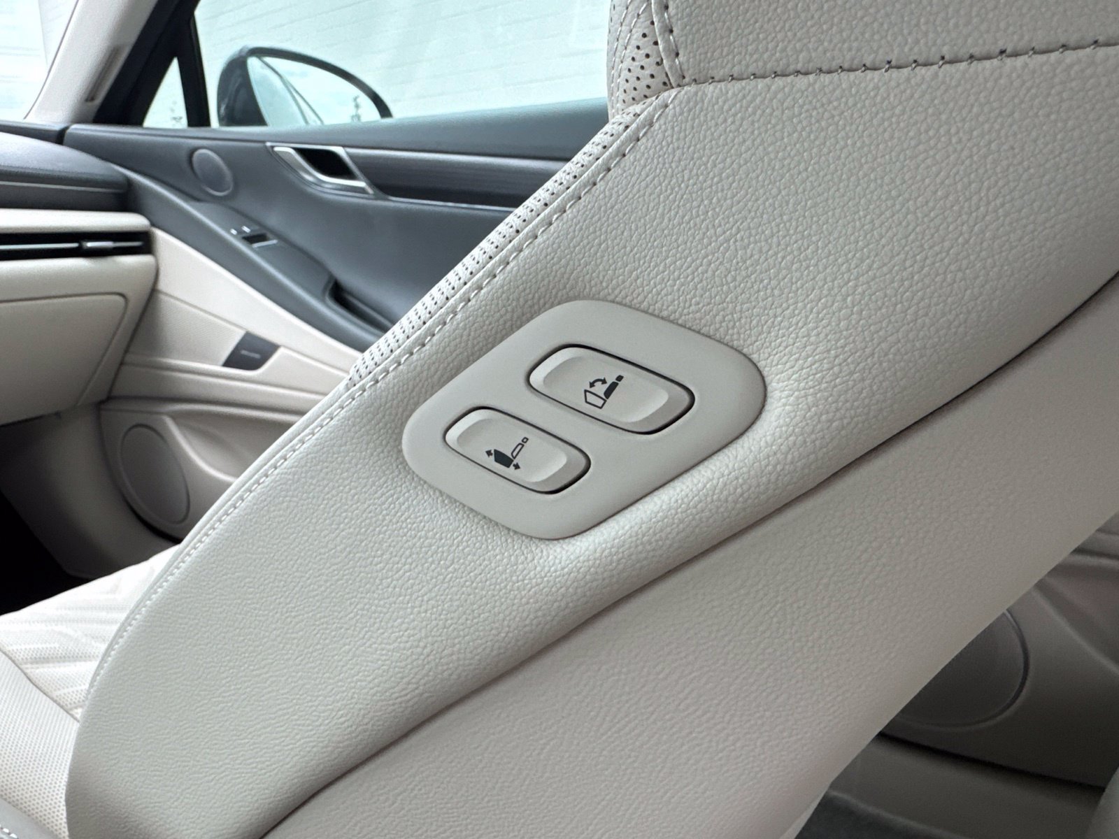 Used 2025 Genesis G80 2.5T Sport Prestige AWD/4WD image 14