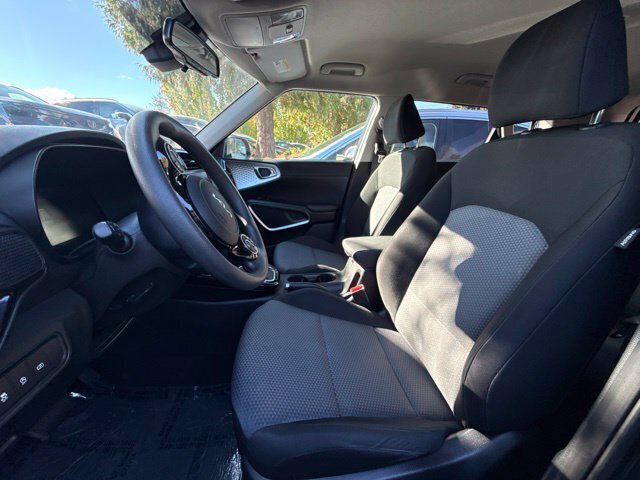 Used 2023 Kia Soul S FWD image 5