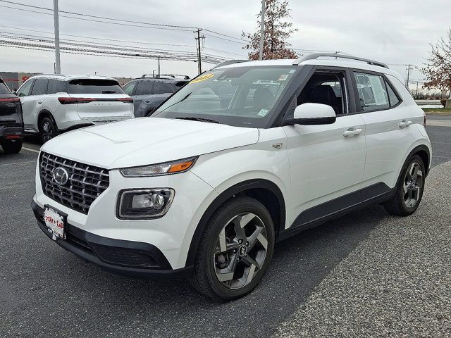 Used 2022 Hyundai Venue SEL image 2