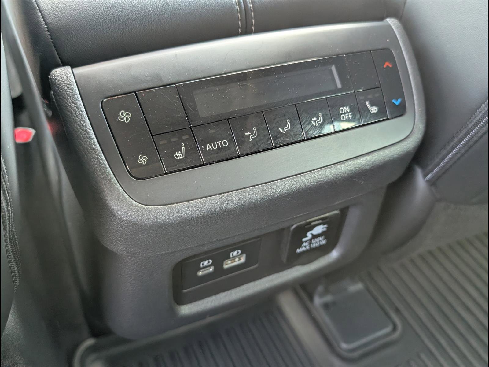 Used 2025 Nissan Pathfinder Platinum w/ Lighting Package (N92) image 20