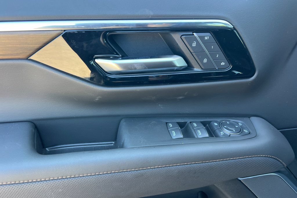 New 2026 Chevrolet Tahoe High Country AWD/4WD image 8