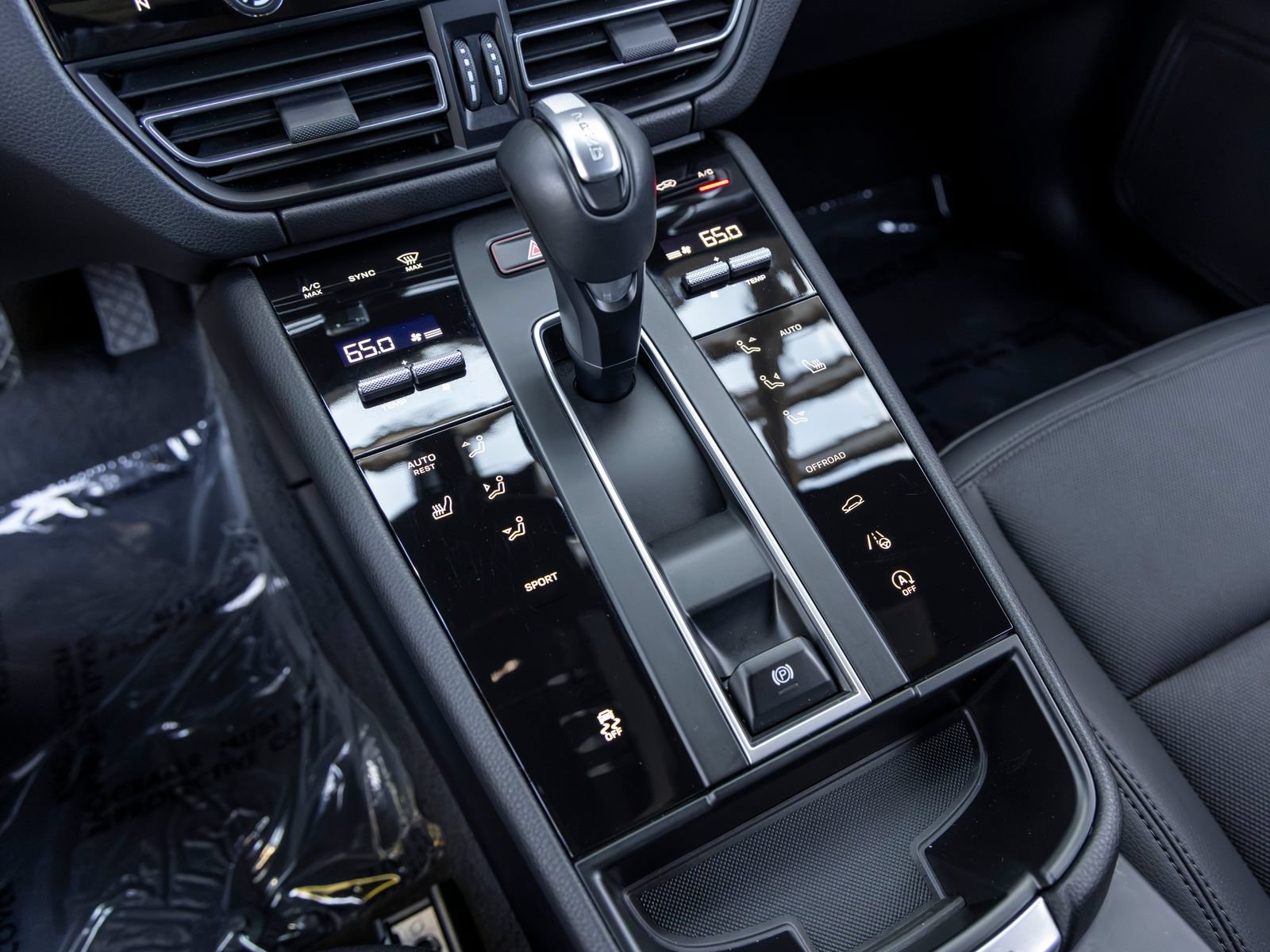 Certified 2026 Porsche Macan AWD/4WD image 45