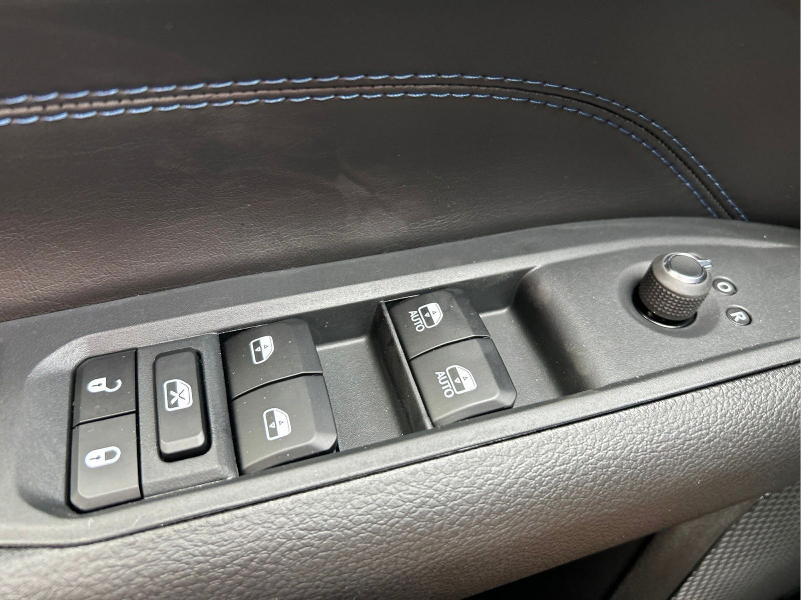 New 2026 Jeep Compass Latitude AWD/4WD image 24